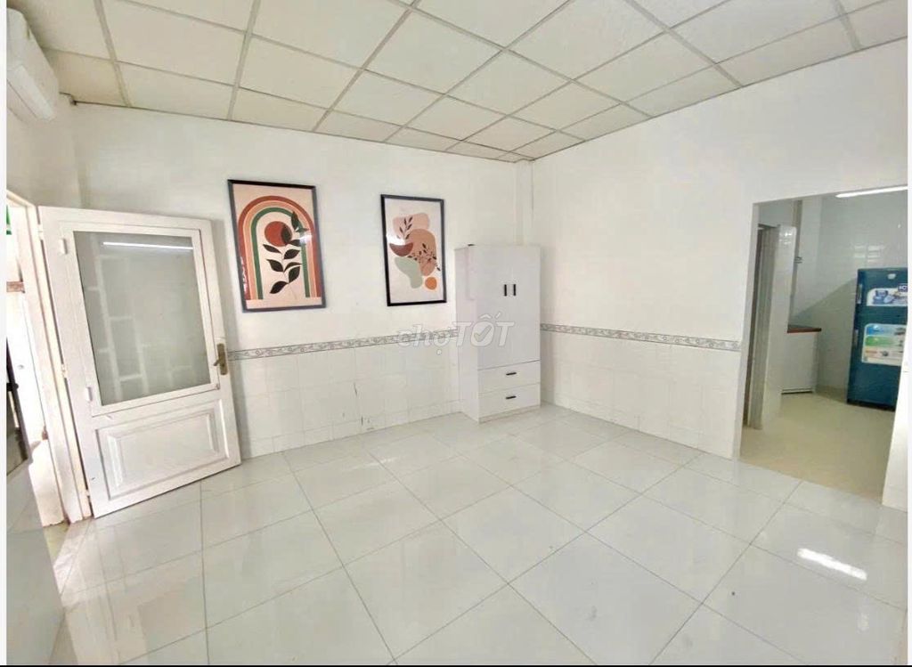 Rent room.