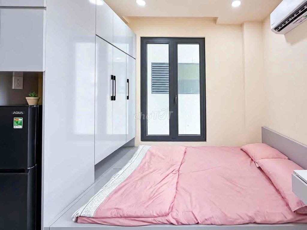 Studio the sky window right at Lê Văn Lương full interior