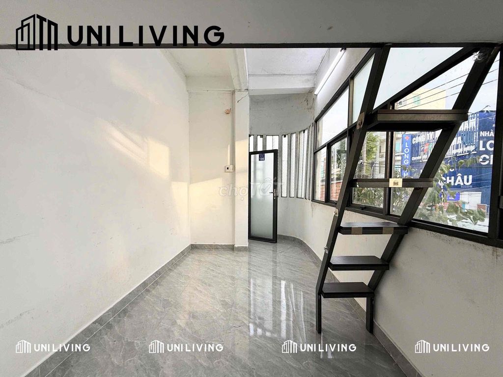 Rent a room with 28 meters of security. Large windows near the market.