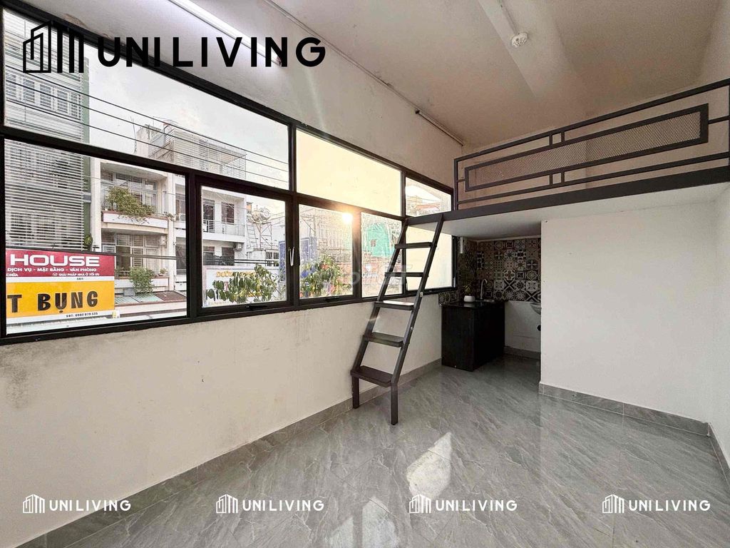 Rent a room with 28 meters of security. Large windows near the market.
