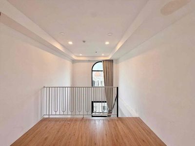 Only one room that's 100 percent new. - High guard standing right up in B.A.