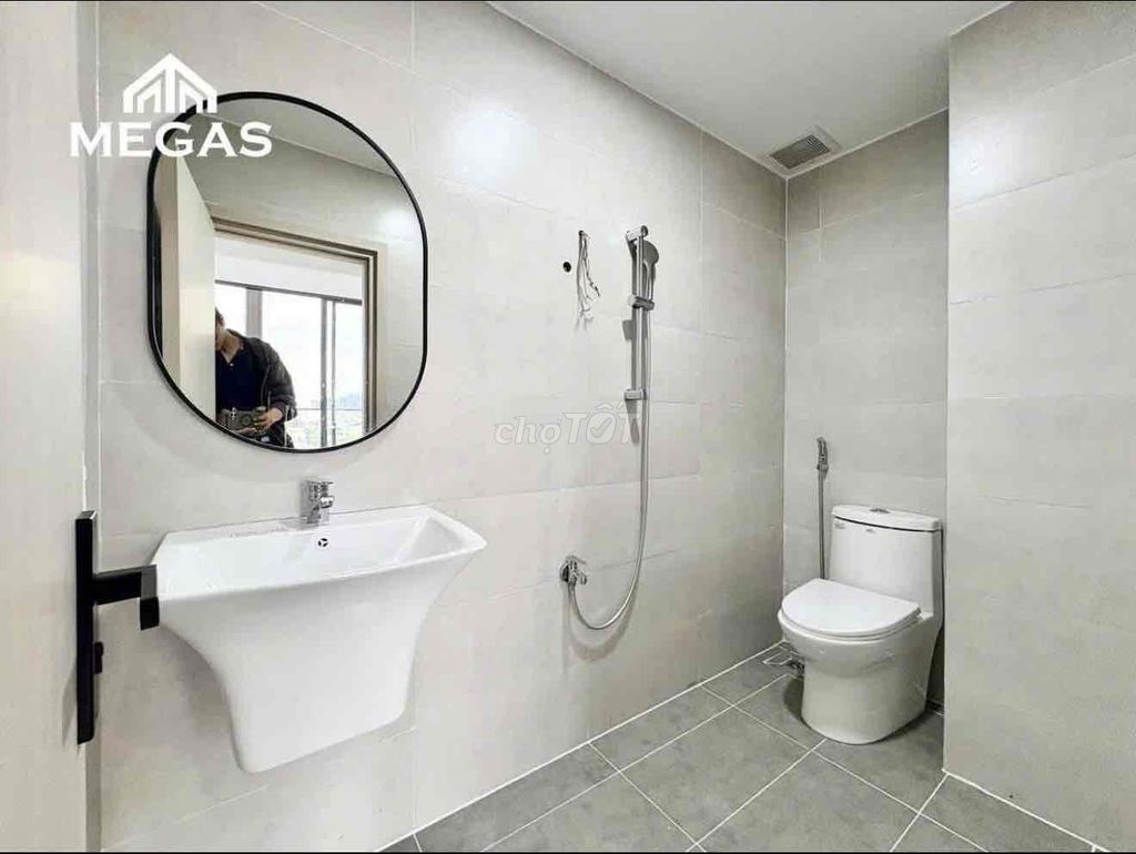 Renting a well - favored balcony studio