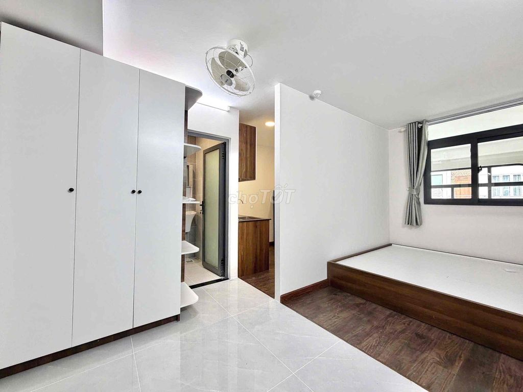 The full interior kitchen room at Nguyễn Sơn is built right now.