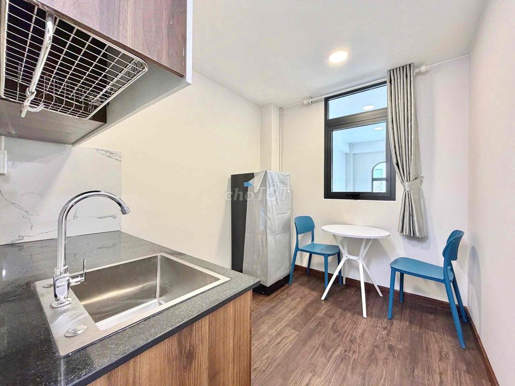 The full interior kitchen room at Nguyễn Sơn is built right now.