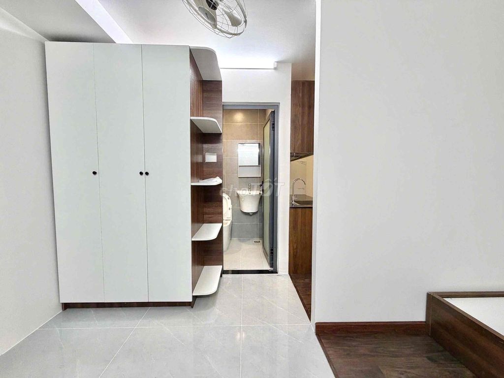 The full interior kitchen room at Nguyễn Sơn is built right now.