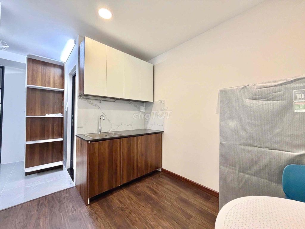 The full interior kitchen room at Nguyễn Sơn is built right now.