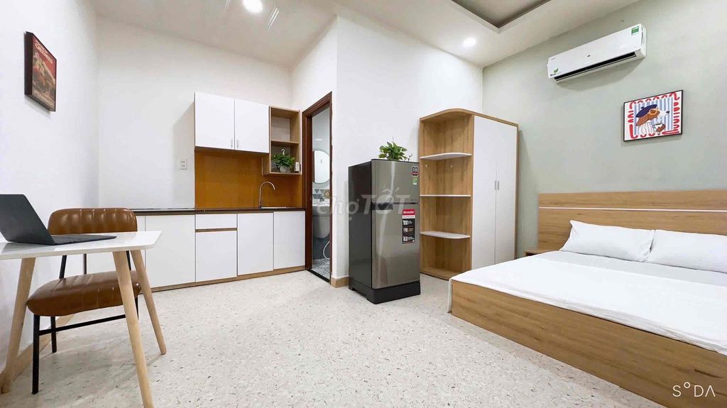 It's the owner who rents the apartment in brand new form near the university of economics.