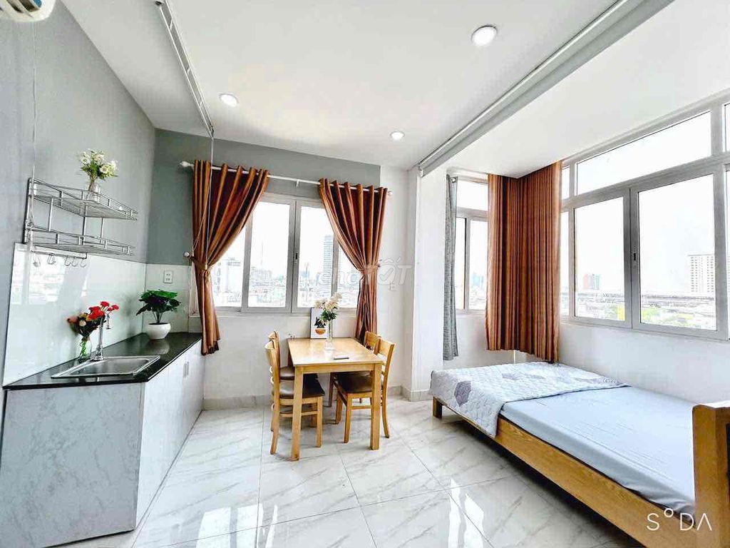Rent a balcony studio, elevator-view landmark 81, county 1.
