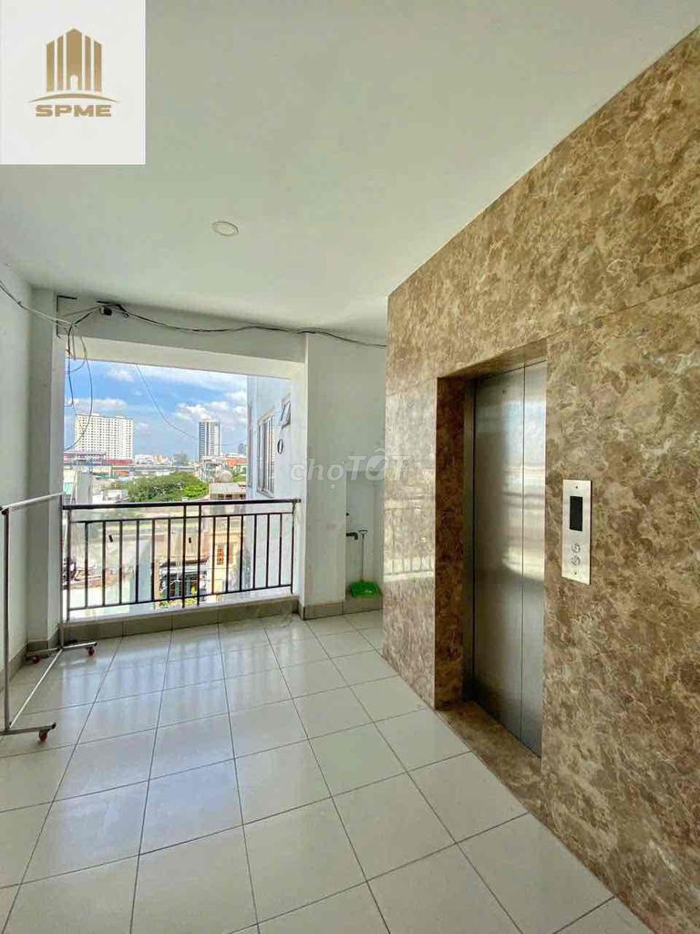 Rent a balcony studio, elevator-view landmark 81, county 1.