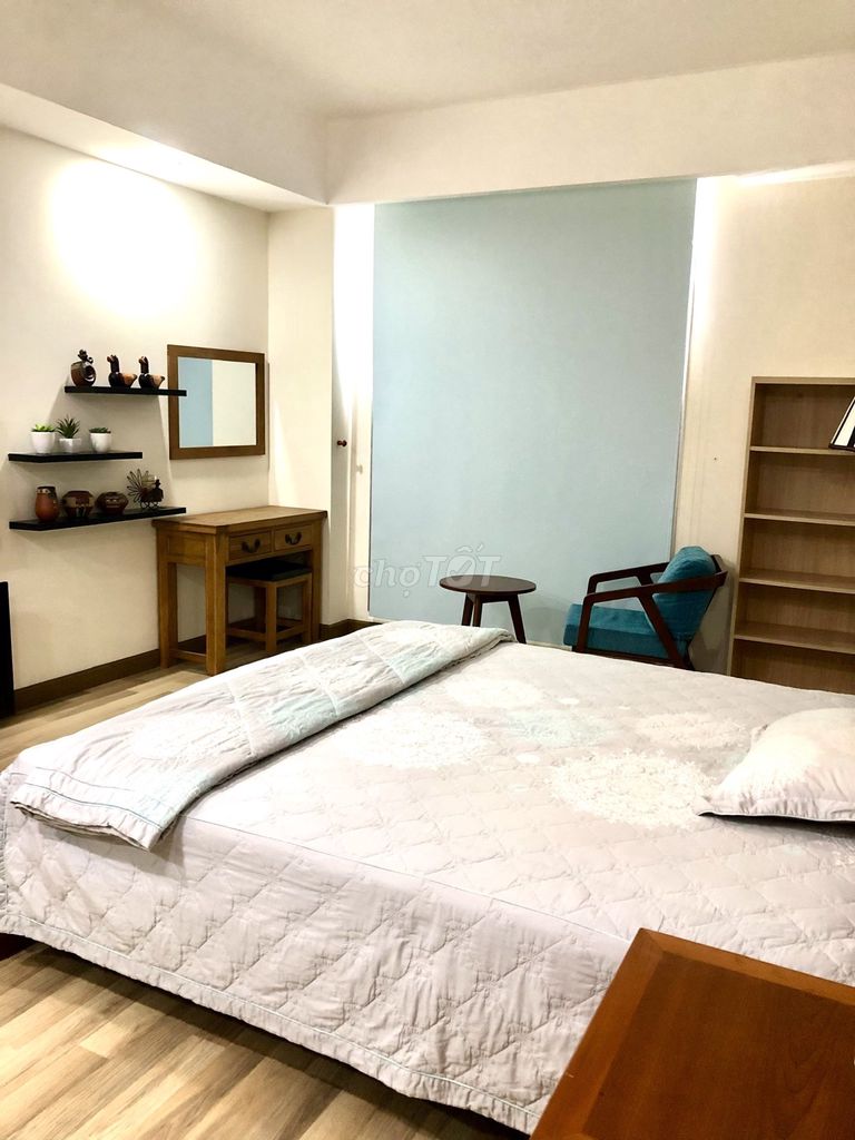 Just 17 million a month renting a two-room apartment-95 m2 Sài Gòn Airport Plaza.