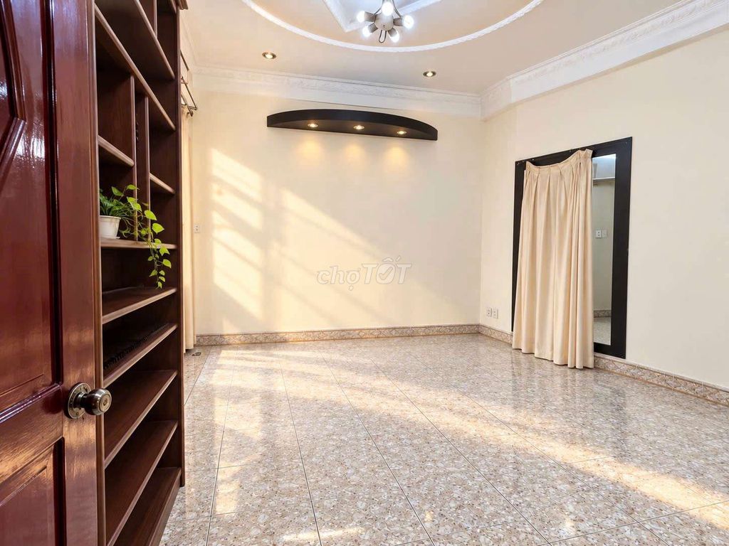 Twenty-one million right here at four bedrooms, roof at Phú Nhuận!
