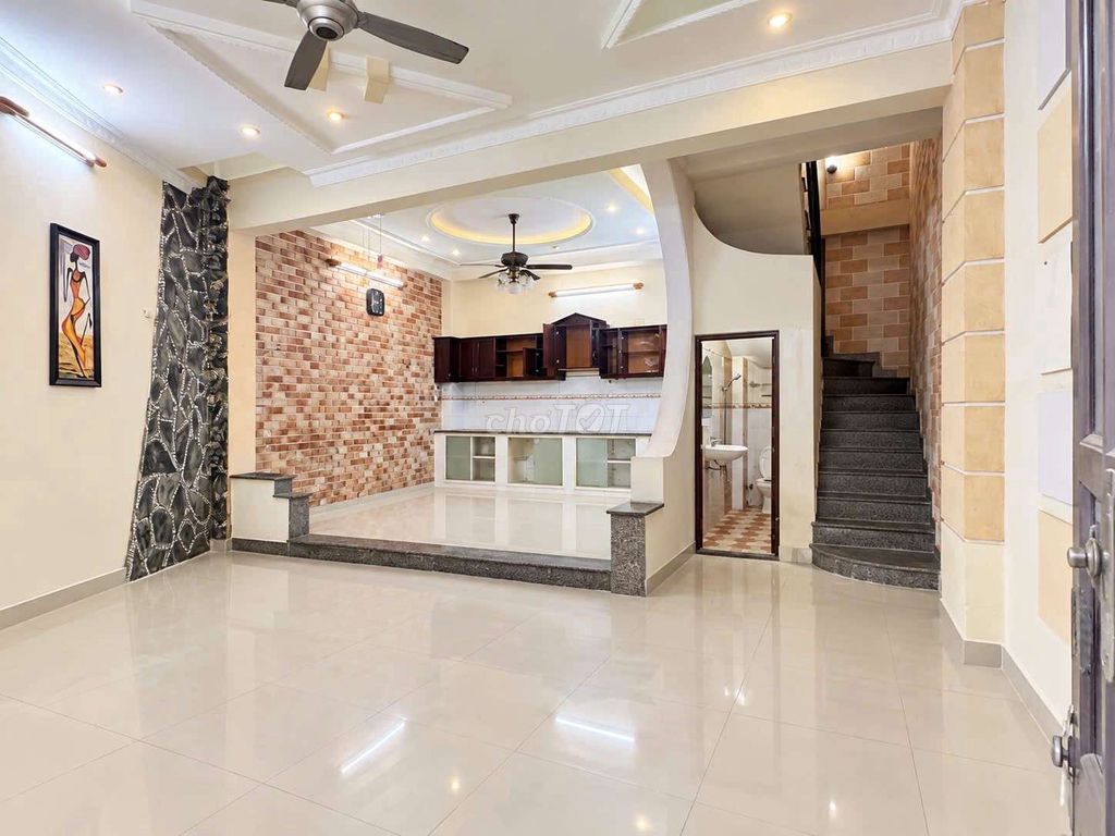 Twenty-one million right here at four bedrooms, roof at Phú Nhuận!