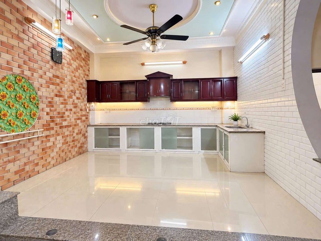 Twenty-one million right here at four bedrooms, roof at Phú Nhuận!