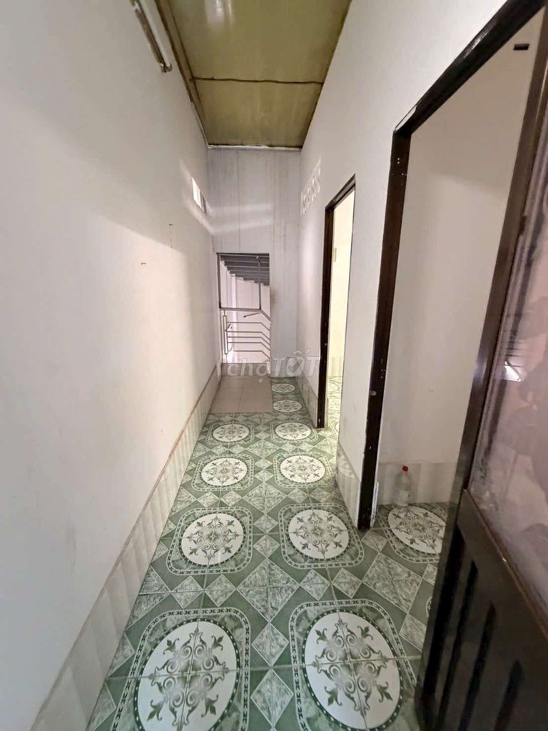 6 meters long, 1pt 1 floor O 9 3 3 3 2 2 8 3