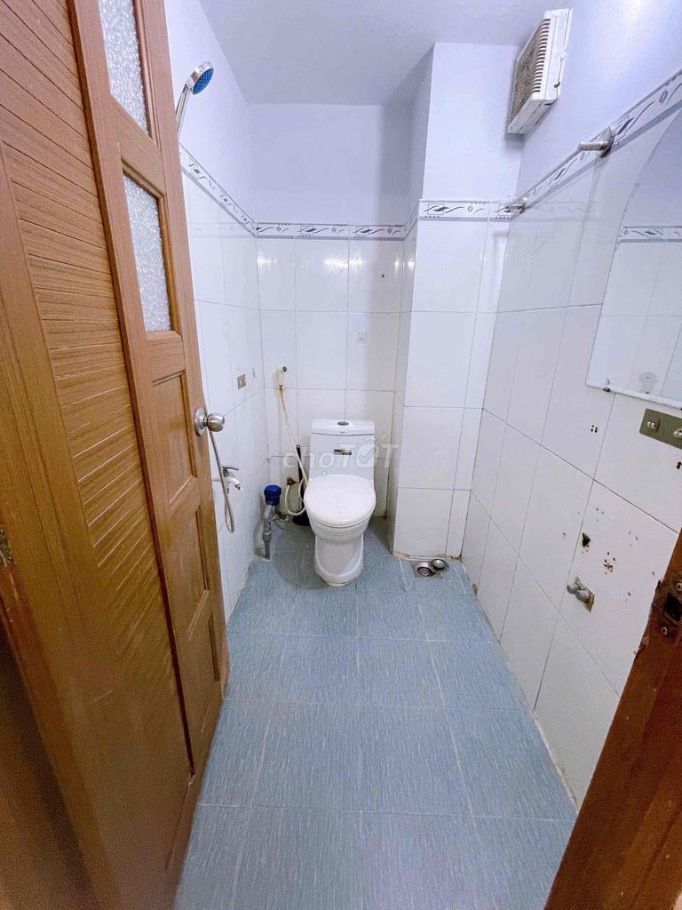 The room is full of Cold Machines, private kitchens, private toilets - Thoại Ngọc Hầu