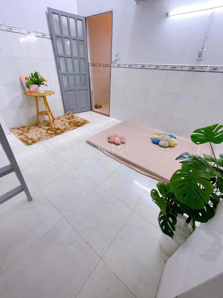 The room is full of Cold Machines, private kitchens, private toilets - Thoại Ngọc Hầu
