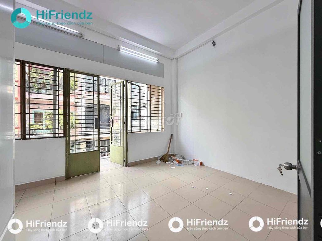 The Tân Phú studio has a cheap Tân Phú studio available near the office of dedication.