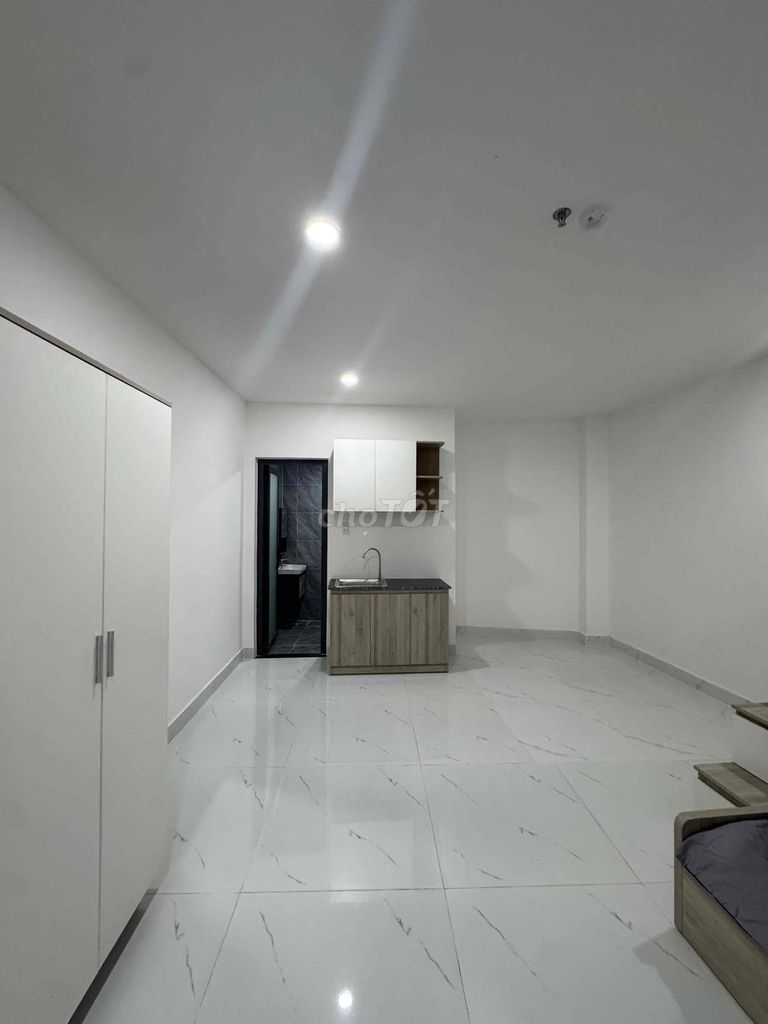 The new suite is full of nuts near the Western Hall of Happiness. The price is 3 million and 5