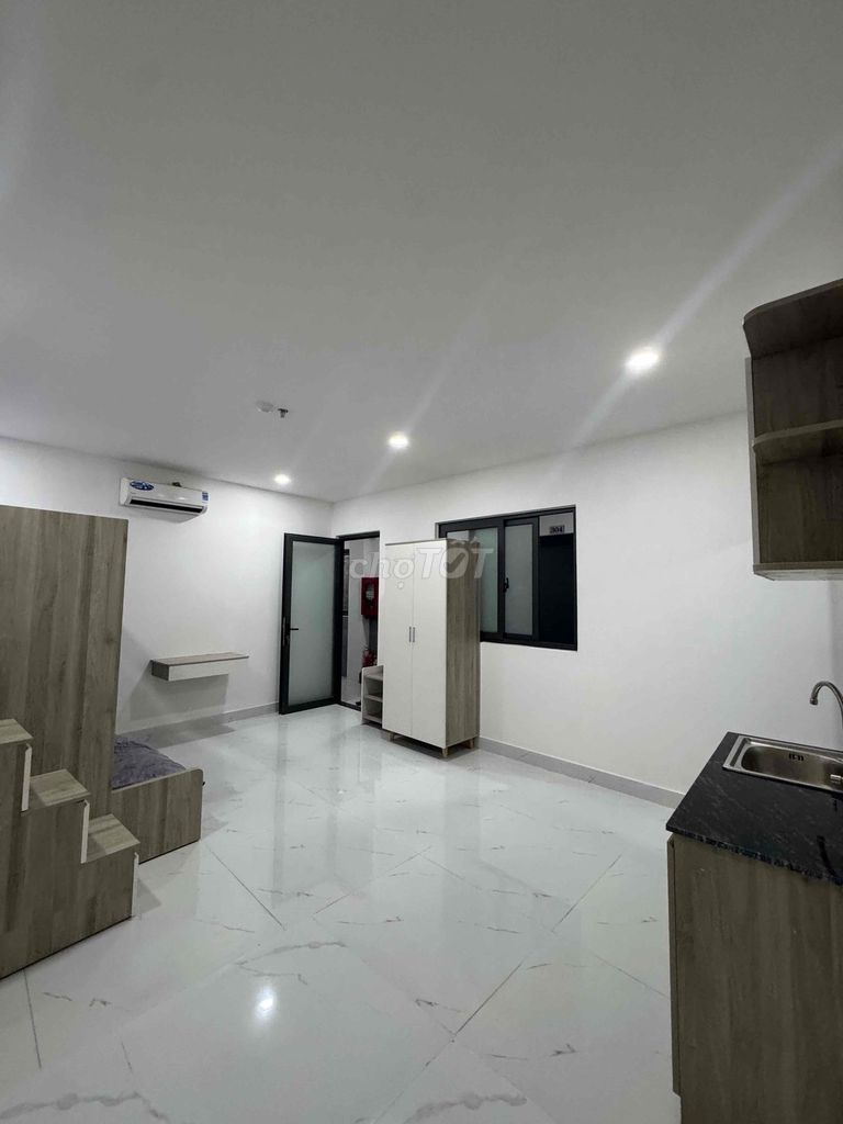 The new suite is full of nuts near the Western Hall of Happiness. The price is 3 million and 5