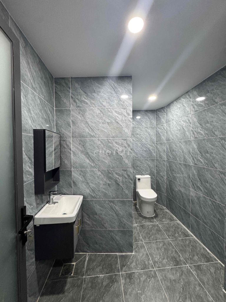 The new suite is full of nuts near the Western Hall of Happiness. The price is 3 million and 5