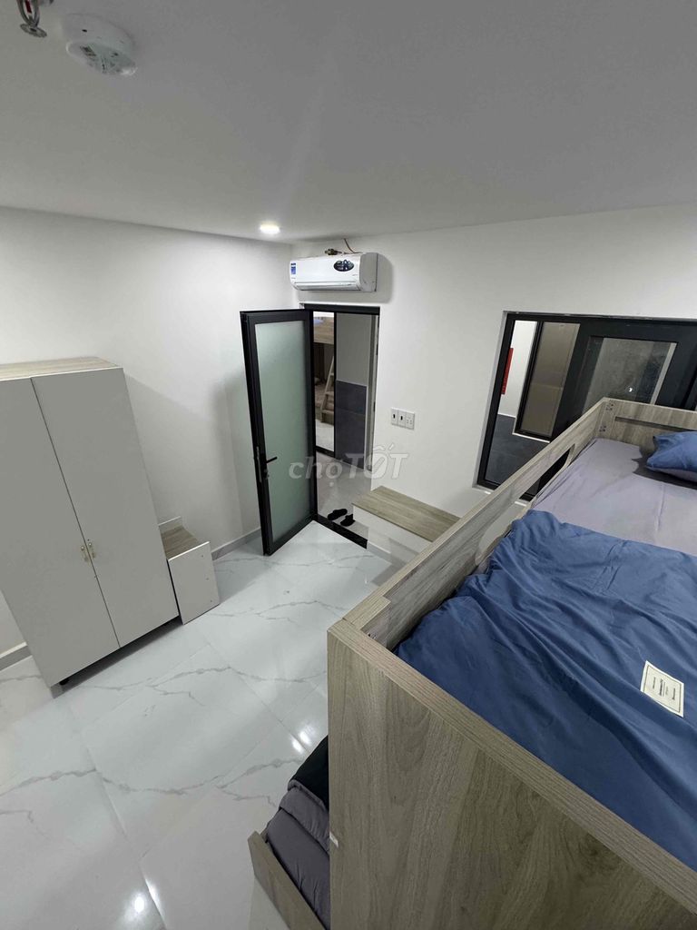 The new suite is full of nuts near the Western Hall of Happiness. The price is 3 million and 5