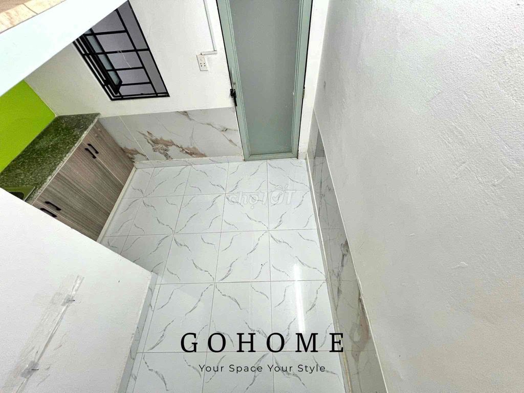 Cheap hotel room, Nguyễn Thái Sơn.