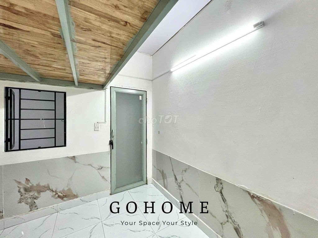 Cheap hotel room, Nguyễn Thái Sơn.