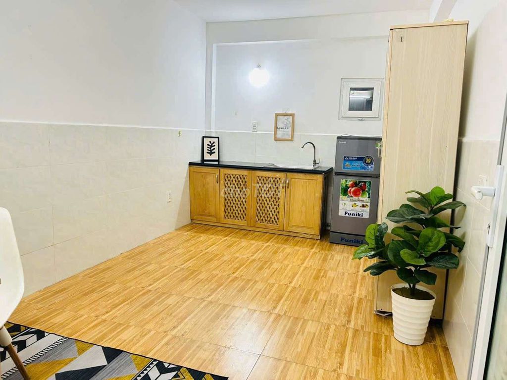 The studio is located right near the front bridge.