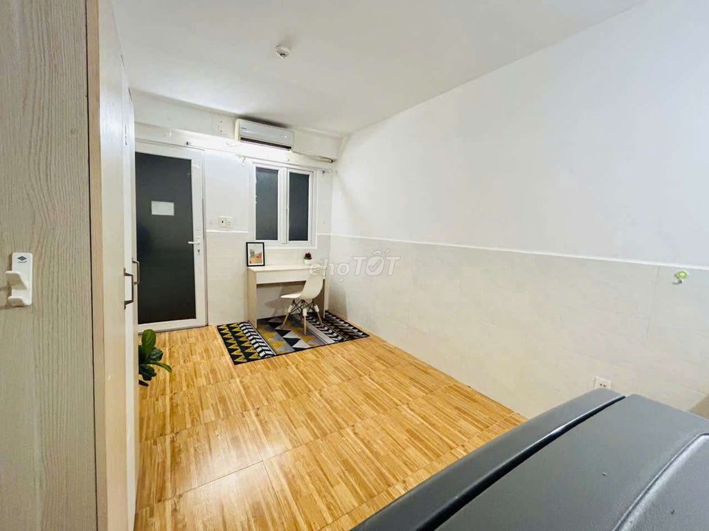 The studio is located right near the front bridge.