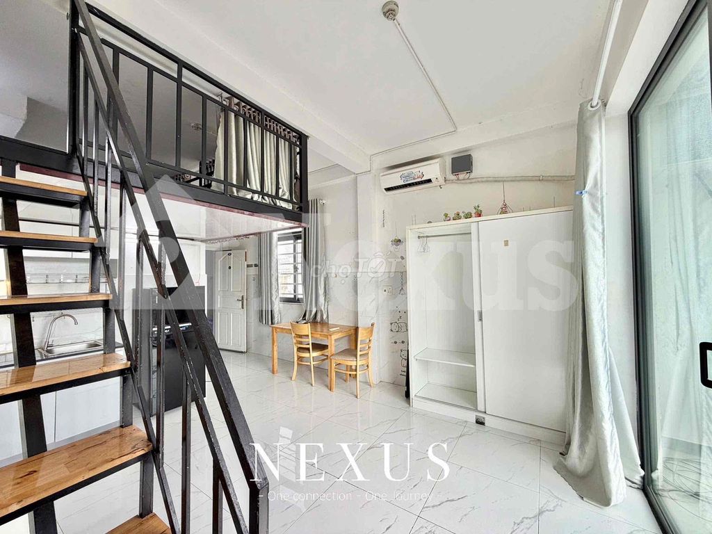 The balcony is 40 meters wide, the interior at the Phú Nhuận.