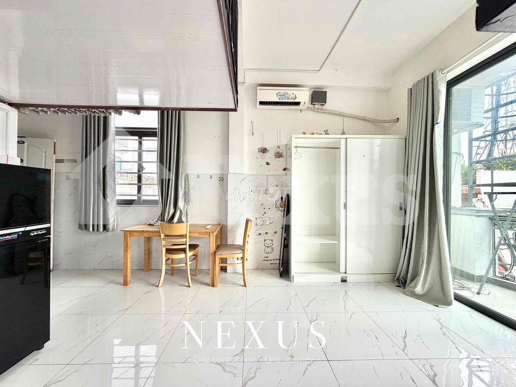 The balcony is 40 meters wide, the interior at the Phú Nhuận.