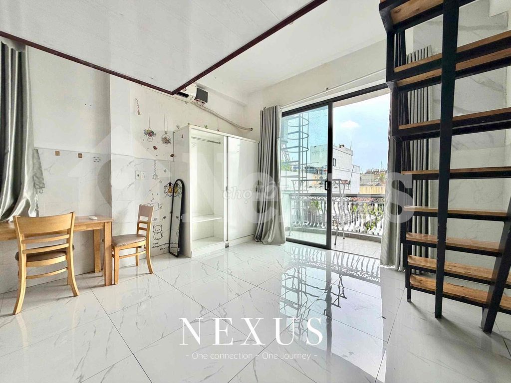 The balcony is 40 meters wide, the interior at the Phú Nhuận.