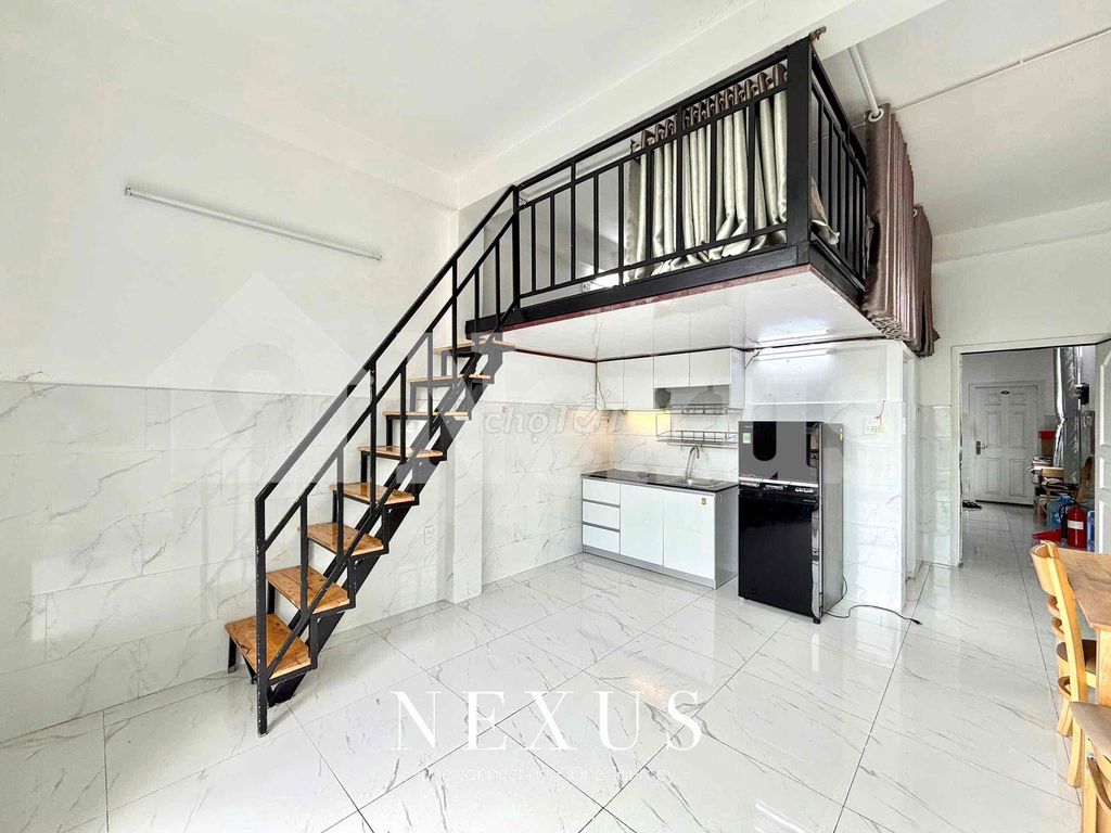 The balcony is 40 meters wide, the interior at the Phú Nhuận.