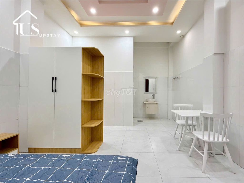 Rent room 25 m2 full interior at the entrance to District 10.