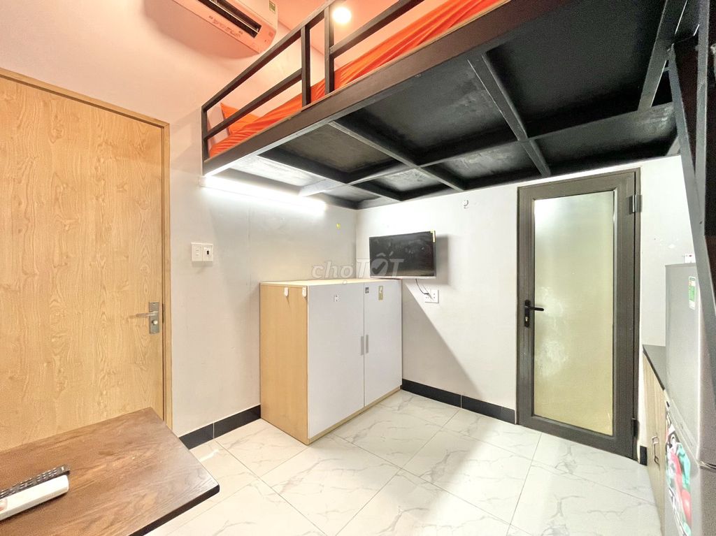 A nice low-priced room. Full interior on the Phan Xích Long food street.