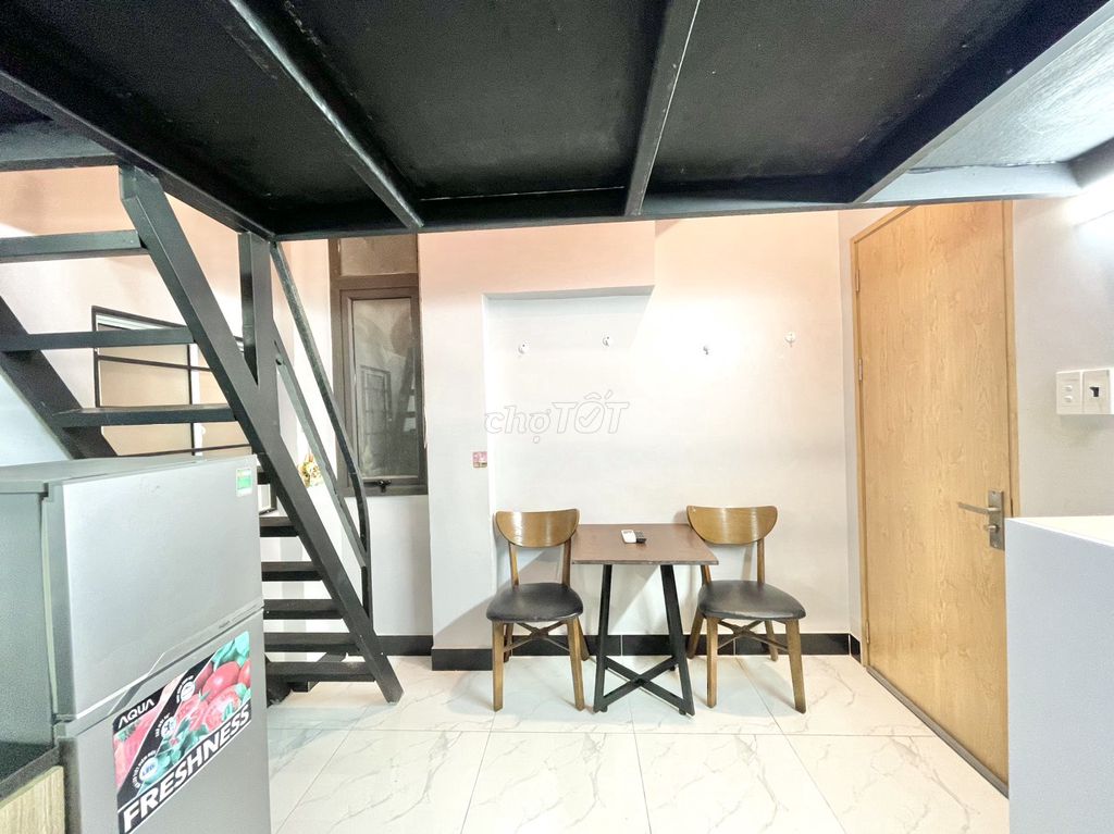 A nice low-priced room. Full interior on the Phan Xích Long food street.