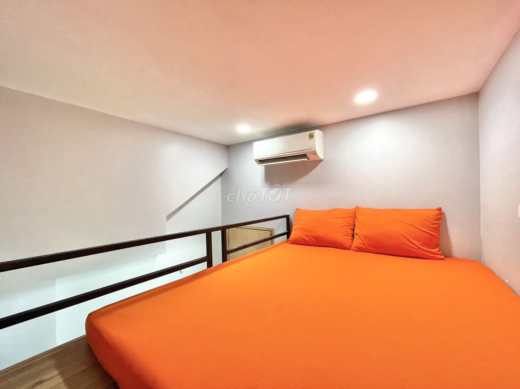 A nice low-priced room. Full interior on the Phan Xích Long food street.