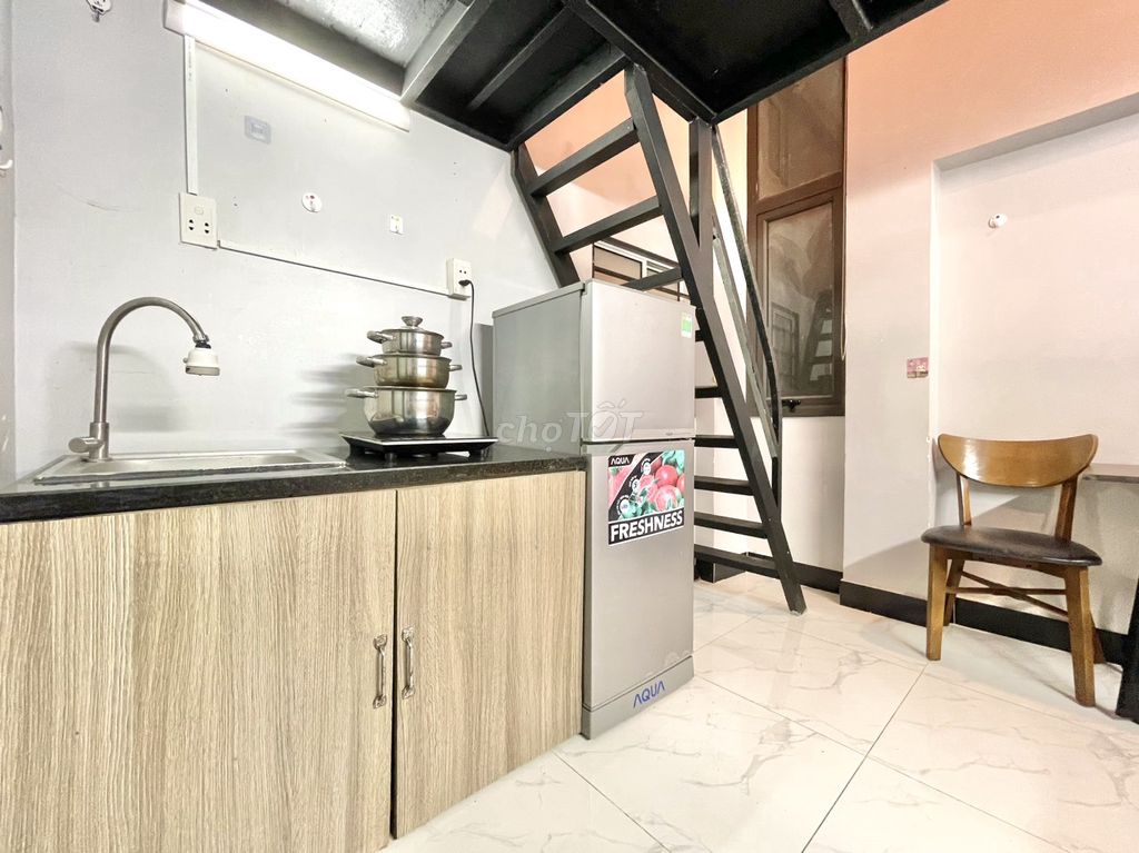 A nice low-priced room. Full interior on the Phan Xích Long food street.
