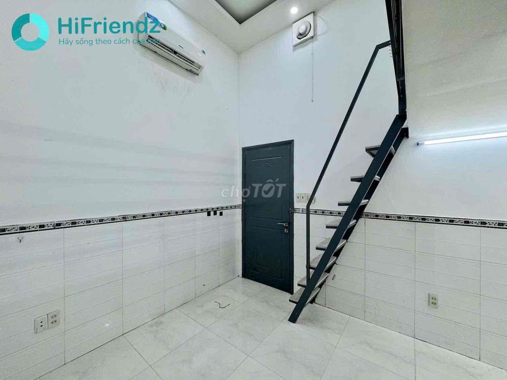 cheap elevator room - right on the Y-A district