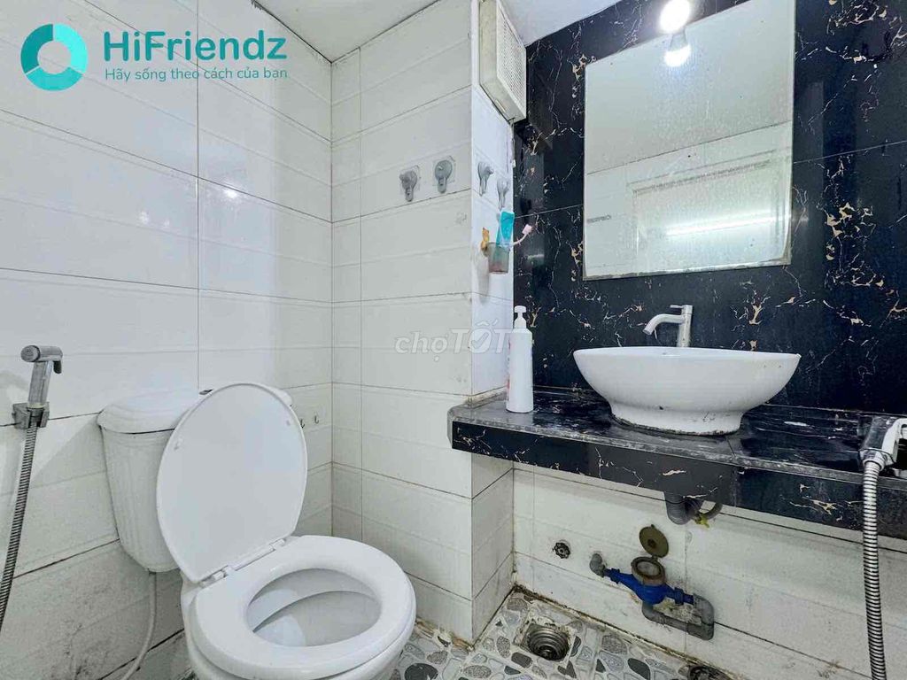 cheap elevator room - right on the Y-A district