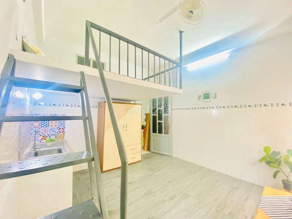 Room 2M, 5 km from the University of Bk, the balcony, the Super Market.
