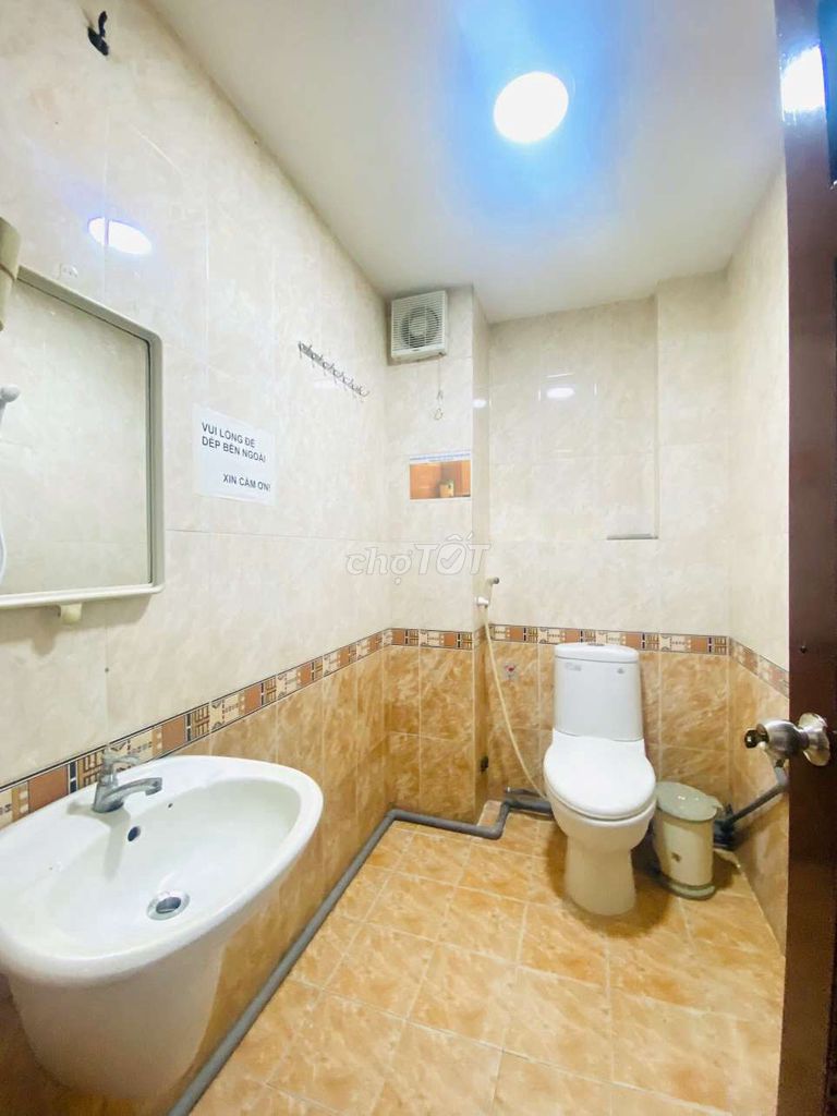 Room 2M, 5 km from the University of Bk, the balcony, the Super Market.