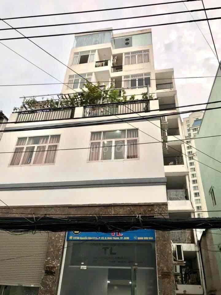 The window balcony is open to District 1 in Nguyễn Hữu Cảnh 0101 Full interior.