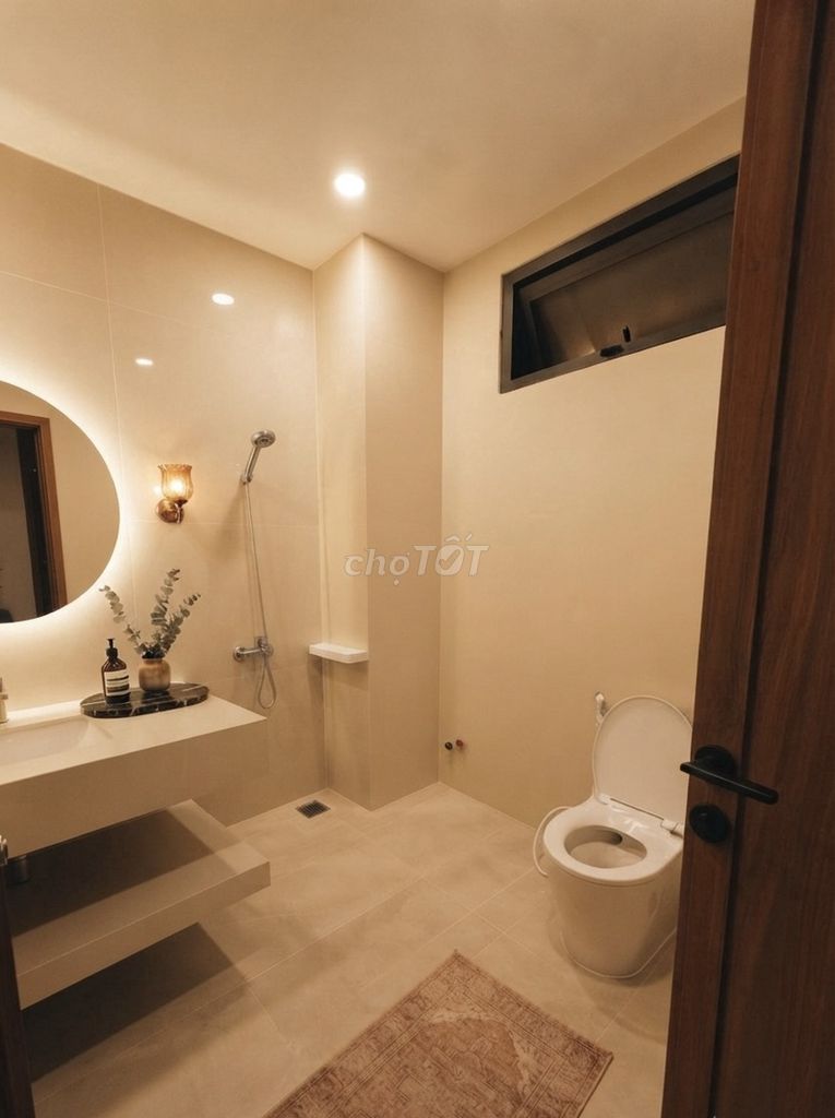 Rent a room, new house with elevators.