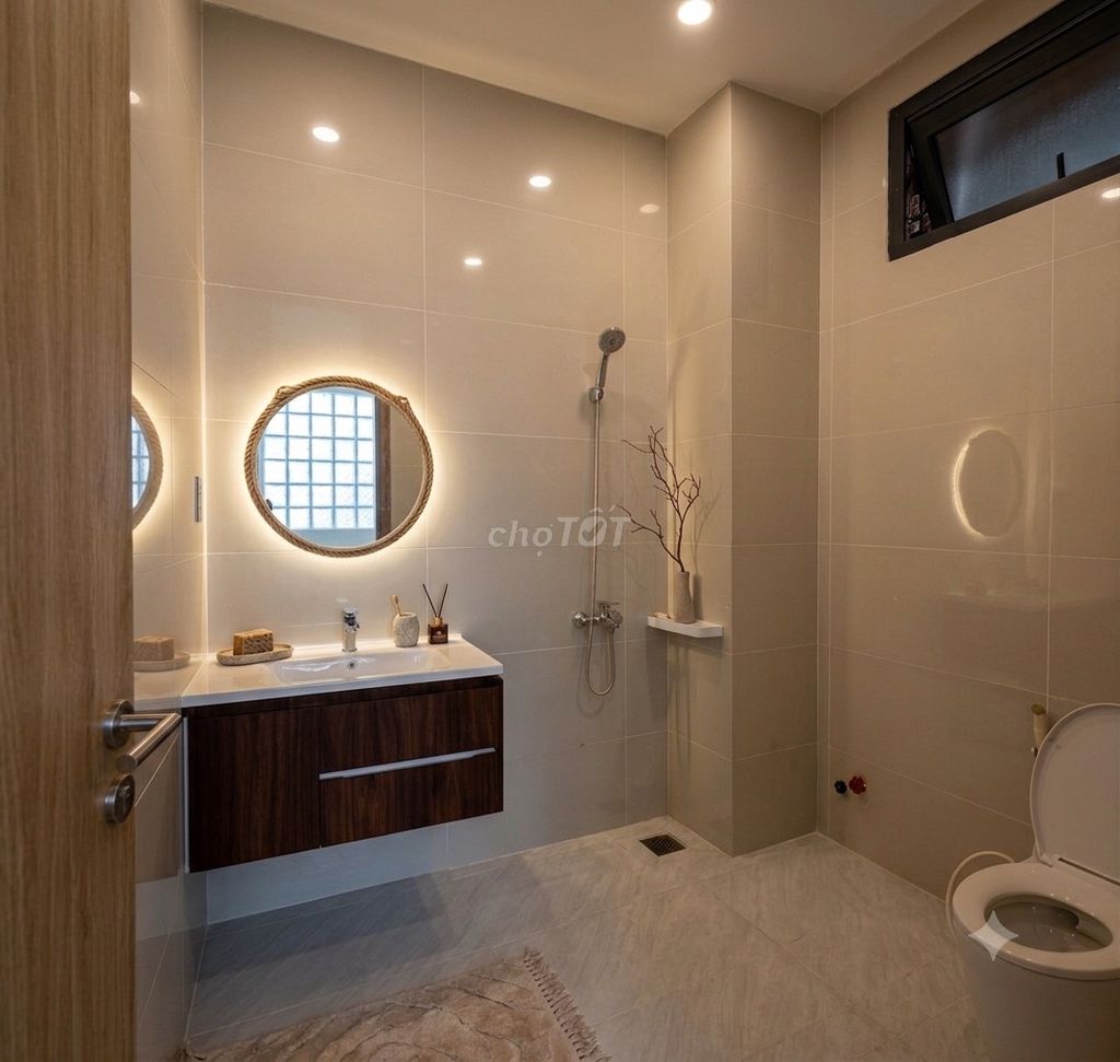 Rent a room, new house with elevators.