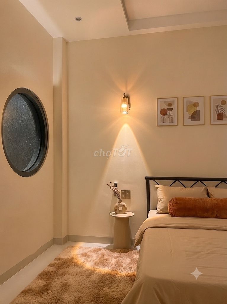 Rent a room, new house with elevators.