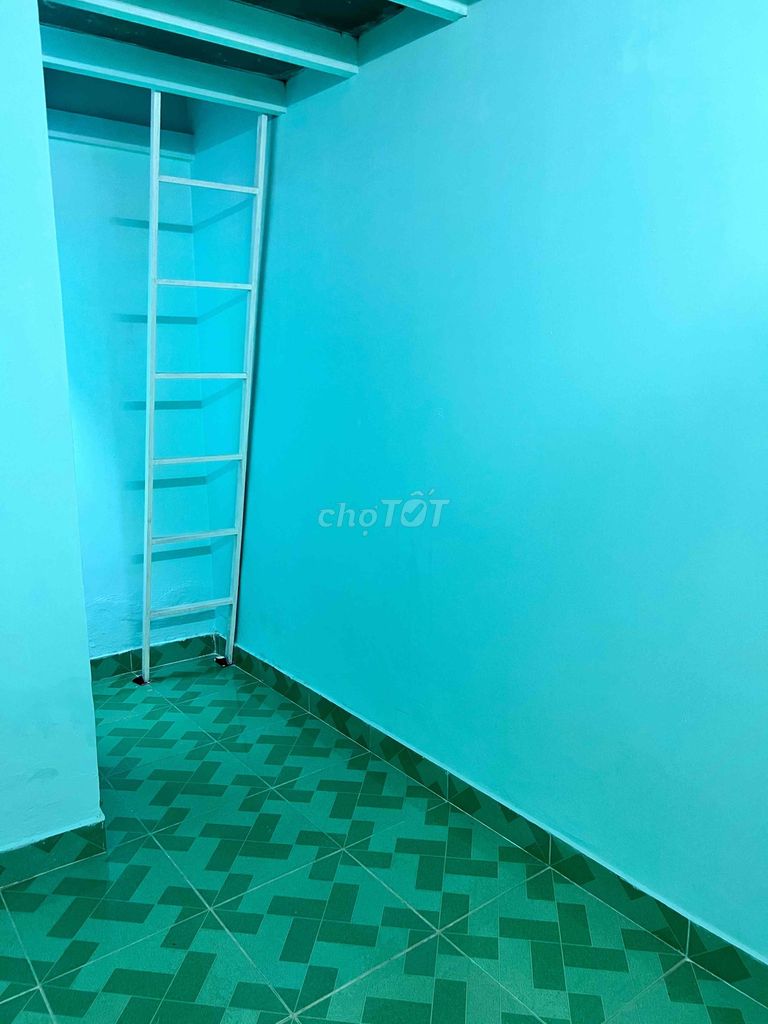 Rent the room right over to Điện Biên Phủ Bridge.