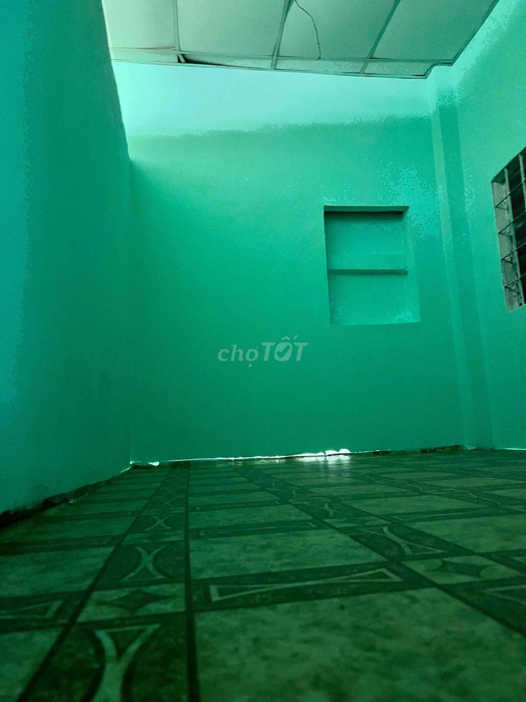 Rent the room right over to Điện Biên Phủ Bridge.