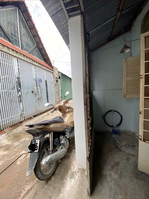 Rent an 80 Dương Quảng Hàm alley, area: 4 x1 7000 meters. It's close to the Ta Hai church.