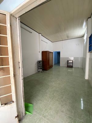Rent an 80 Dương Quảng Hàm alley, area: 4 x1 7000 meters. It's close to the Ta Hai church.